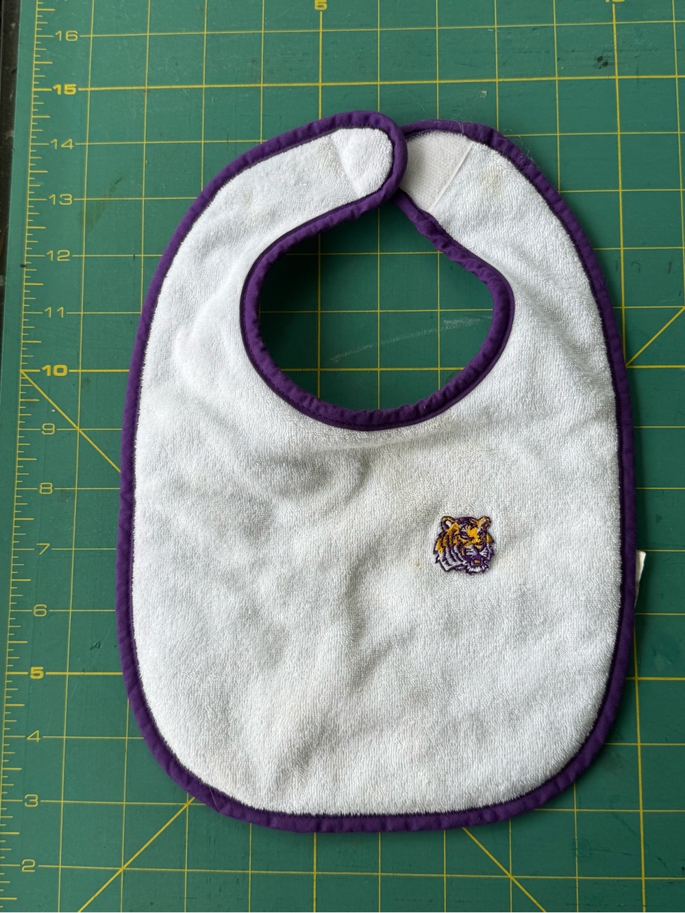 LSU Reebok Heisman Collection Baby Onesie 6-9 month + Bib & rally/burp towel - Picture 12 of 12